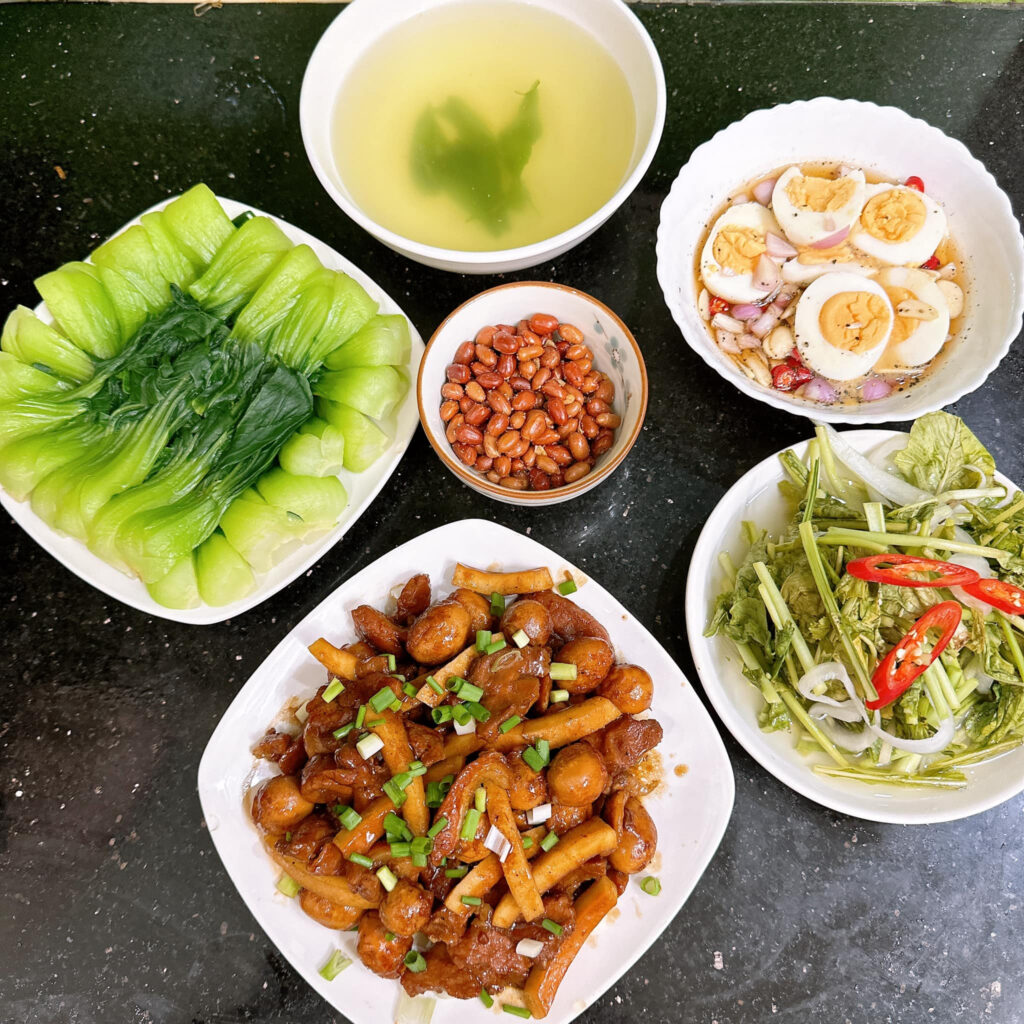 TỐI NAY ĂN GÌ? 5 THỰC ĐƠN 3–5 MÓN DỄ NẤU TRONG 30–40 PHÚT