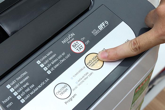 Nhấn nút khởi động máy giặt