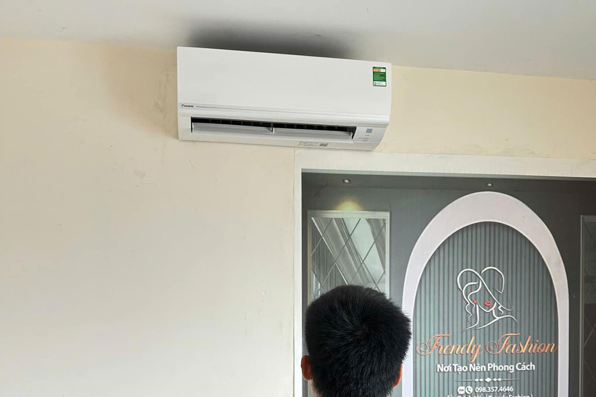 Điều hòa Daikin 1 chiều 18000btu FTF50XV1V
