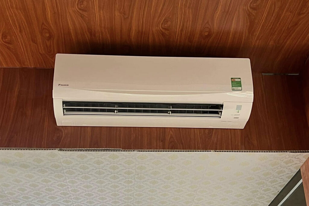 điều hòa Daikin 28000btu FTF85XV1V