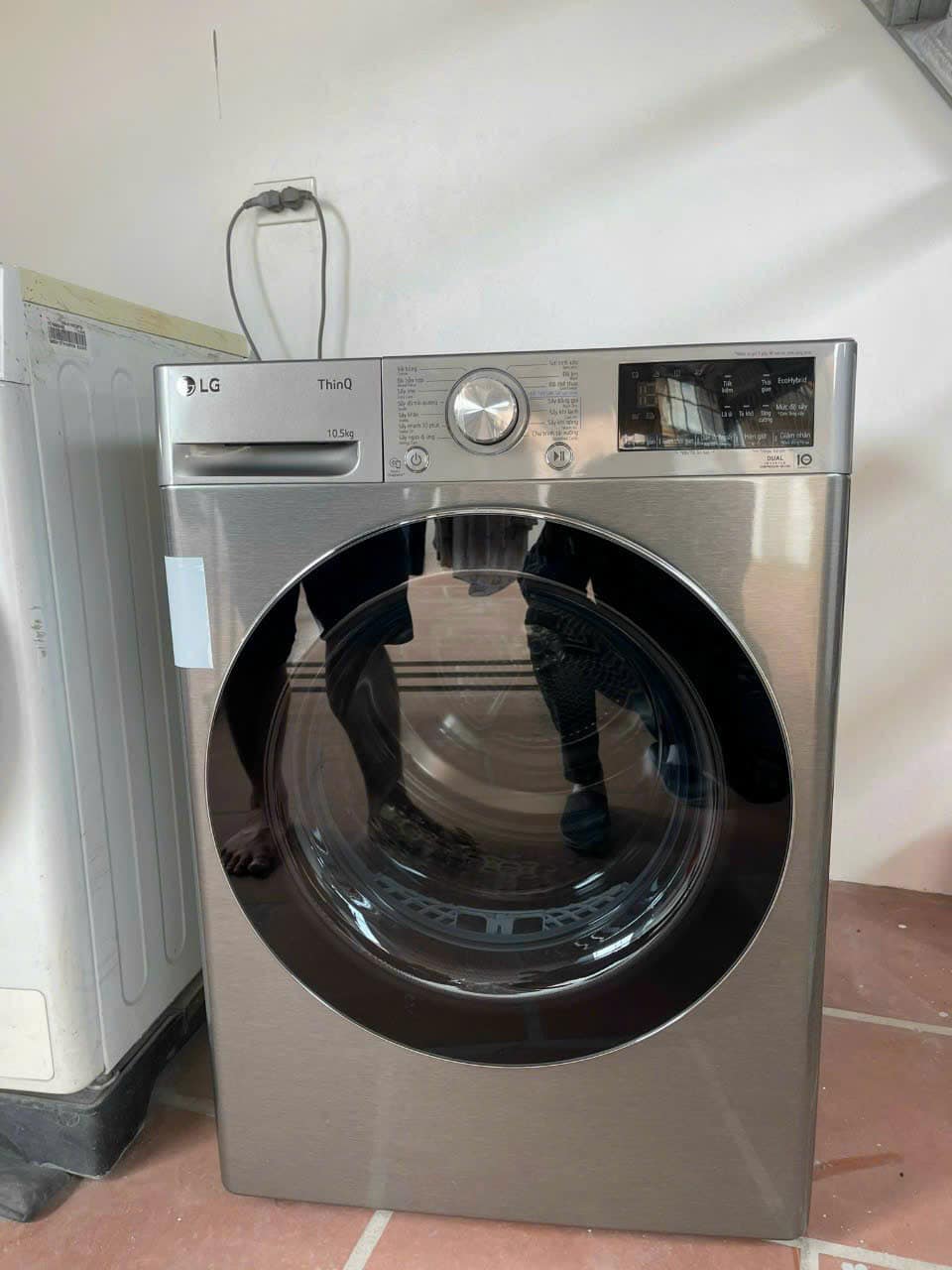 401002429_2600494010114120_5425740397432565478_n Máy sấy quần áo LG 10.5kg DVHP50P