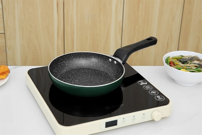 chao-nhom-chong-dinh-van-da-day-tu-20-cm-sunhouse-sh20g-1-700x467-1 Chảo nhôm chống dính Sunhouse SH20G có thiết kế nhỏ gọn