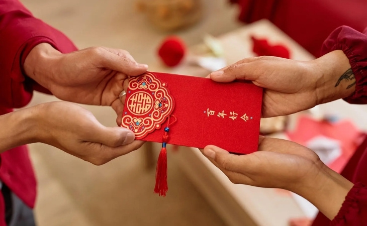 Lì xì mang ý nghĩa cầu chúc tài lộc, bình an và may mắn