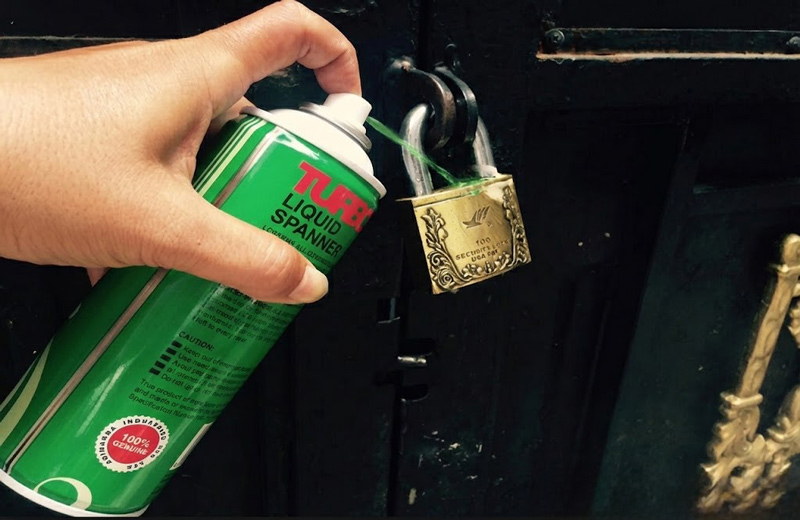 Dung dịch chuyên dụng giúp phá rỉ sét nhanh, làm trơn lõi khóa sau vài phút xịt trực tiếp