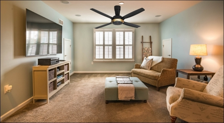 Quạt trần Panasonic F-56XPG 59W với 4 cánh quạt đường kính 140 cm cho gió trải rộng khắp không gian