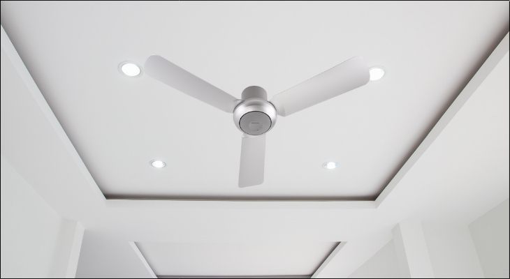 Quạt trần 3 cánh Panasonic F-48CZL hoạt động với động cơ bạc đạn giúp quạt vận hành bền bỉ và êm ái