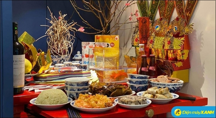 Việc cúng Gia tiên mang ý nghĩa sâu sắc trong văn hóa Việt Nam, thể hiện lòng hiếu kính và tri ân đối với ông bà, tổ tiên